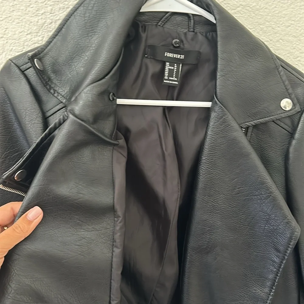 Leather jacket - Picture 2 of 3